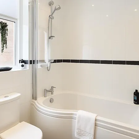 Lady Peckett's Yard - Free Parking - Apartament