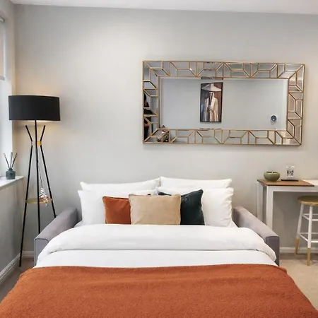 Lady Peckett's Yard - Free Parking - *