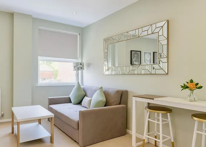 Lady Peckett's Yard - Free Parking -