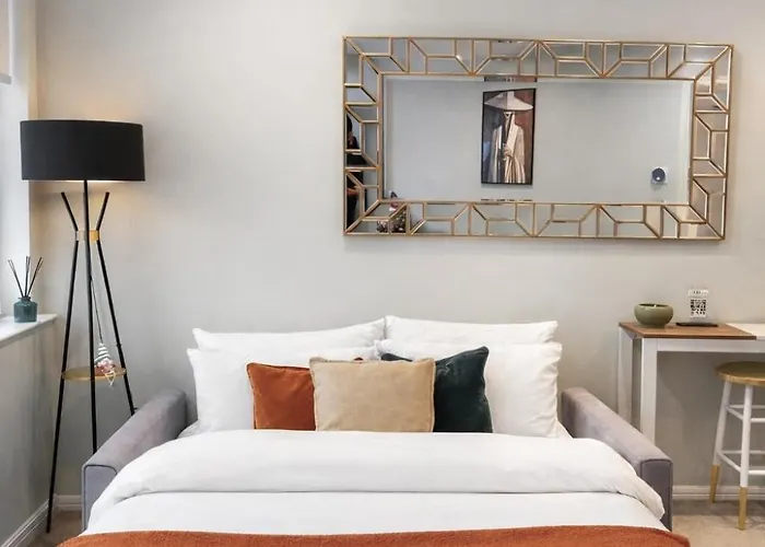 Lady Peckett's Yard - Free Parking - *