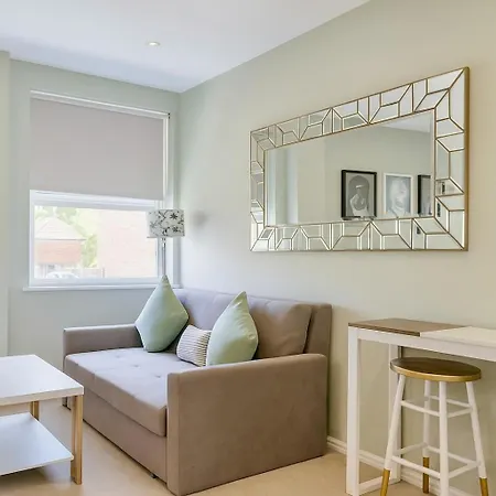 Lady Peckett's Yard - Free Parking -